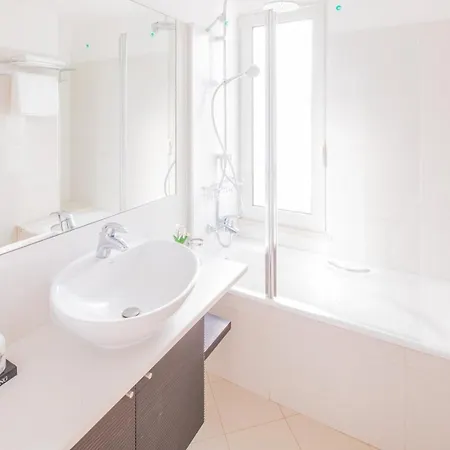 Rodamar Penthouse, By Pausa